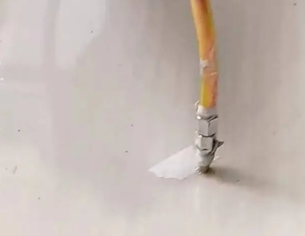 建昌瓷砖空鼓维修公司专业解答在瓷砖铺贴过程中，如果使用的砂料过粗（如全部使用了粗砂），可能会导致以下问题