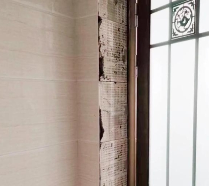 建昌瓷砖空鼓免砸砖维修公司分享吸水砖泡水时间不够或过长都会对瓷砖铺贴效果产生影响